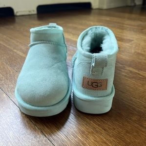 Ugg Classic Ultra Mini water resistant Sheepskin boot | US 5 fits like 6